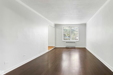 The Colorado unit C-12, Forest Hills, NY 11375 - photo 4