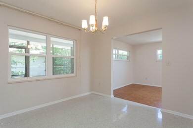 2585 Royal Oak Dr-14