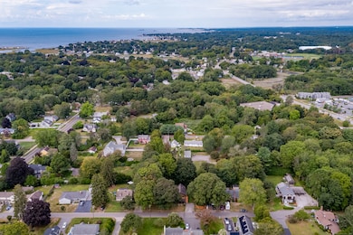 21 Cottage Place, Old Saybrook, CT 06475 - photo 5