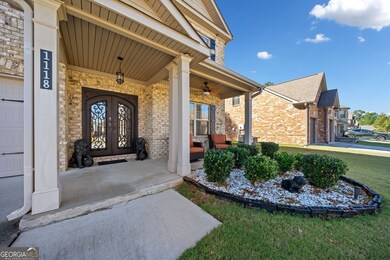 Front Covered Porch w/ceiling fan