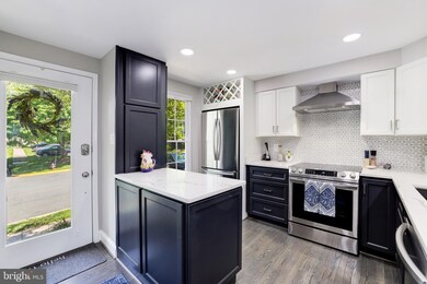 1630 Fieldthorn Dr, Reston, VA 20194 - photo 4