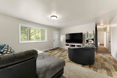 300 E Pickwick Dr, Syracuse, IN 46567 - photo 5