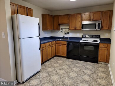 16350 Taconic Cir unit 92C, Dumfries, VA 22025 - photo 4