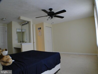 5946 Rowanberry Dr, Elkridge, MD 21075 - photo 7