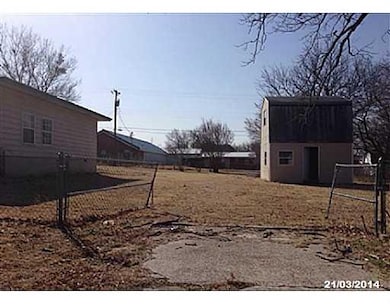 Yard/Garden. Storage Building & Yard