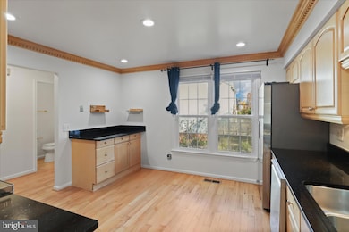 8601 Raglan Rd, Vienna, VA 22182 - photo 5