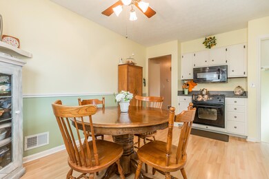 8302 Olive Hill Ct, Louisville, KY 40228 - photo 5