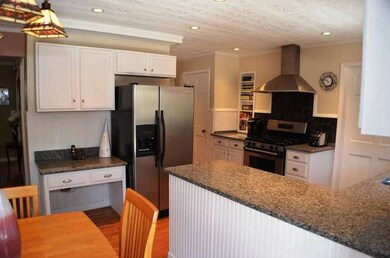 824 Buttonwood Cir, Naperville, IL 60540 - photo 4