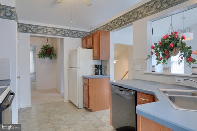 4039 Parkside Ct, Mount Joy, PA 17552 - photo 2