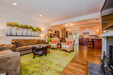 04_16021Goodwin9_93_LivingRoomDiningRoom