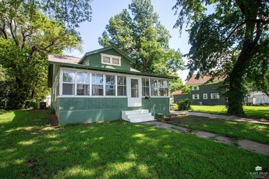 805 N Mulberry St, Abilene, KS 67410 - photo 4