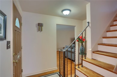 1054 Osage Dr, Pittsburgh, PA 15235 - photo 5