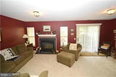 25547 Gwynneth Square, Chantilly, VA 20152 - photo 2