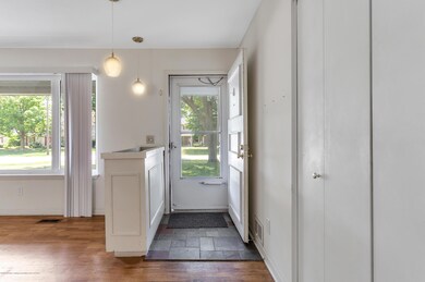 06-2948 Briarcliff St-WindowStill-R
