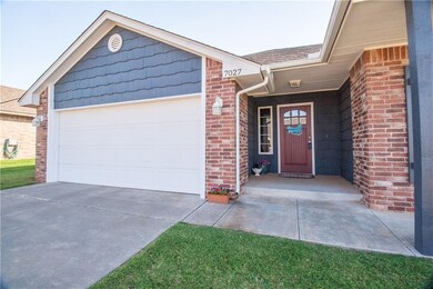 7027 Cherokee Crossing E, Warr Acres, OK 73132 - photo 3