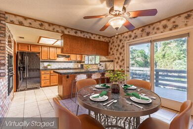 32 Dining_staged