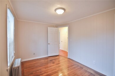 Room from breezeway can be usede as Dining or Offi