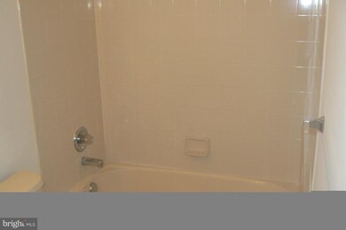 42762 Hollingsworth Terrace unit 6F, Chantilly, VA 20152 - photo 2