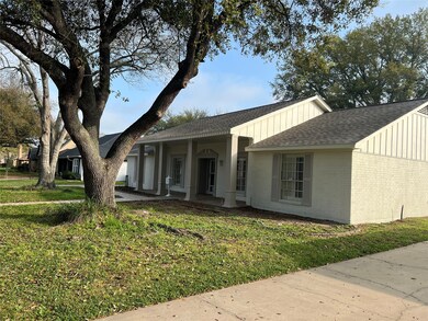 2011 Meadow Ln, Richmond, TX 77469 - photo 3