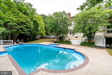 12417 Macao Ct, Herndon, VA 20171 - photo 5