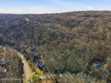 1370 Sec 2 N Hampton Ct, Saw Creek, PA 18302 - photo 7