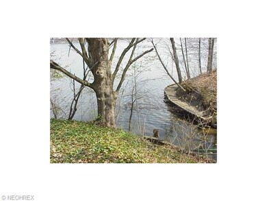 A closer view of the cove.