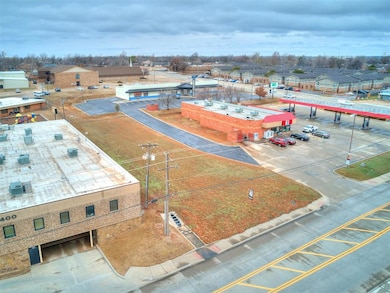 1308 Holly Ave, Yukon, OK 73099 - photo 6