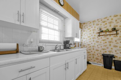 Eat In Kitchen