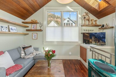 Liftside D - Living Area