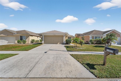 11812 Lynmoor Dr, Riverview, FL 33579 - photo 2