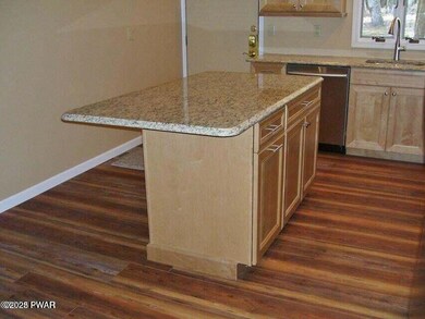 116 B Snowball Ln unit 116B, Tafton, PA 18464 - photo 4