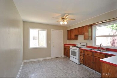 906 Leith Ave, Waukegan, IL 60085 - photo 4