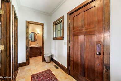 30 Foyer