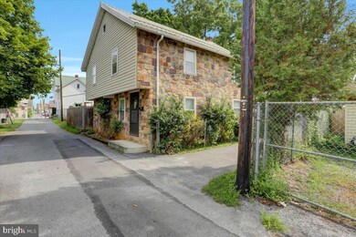 320 S Harrison Ave, Chambersburg, PA 17201 - photo 4