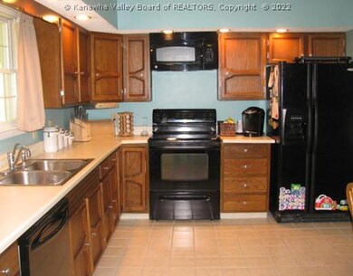 89 Mannon Dr, Alum Creek, WV 25003 - photo 5