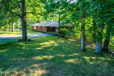 101 Wright Ln-3
