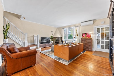 32-20 213th St, Bayside, NY 11361 - photo 3