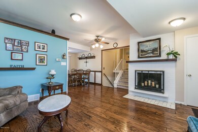 003-Living_Room-4193348-medium
