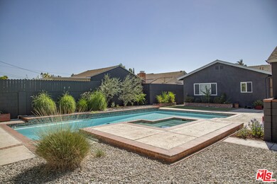 12219 Hatteras St, Valley Village, CA 91607 - photo 4