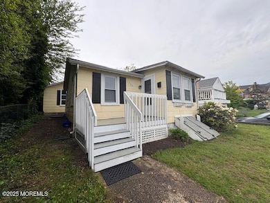526 w end cottage