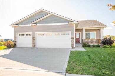 9888 Thorton Dr, Johnston, IA 50131 - photo 2