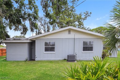 731 Cypress Ave, Venice, FL 34285 - photo 2