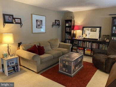 866 Bobwhite Ln, Secane, PA 19018 - photo 3