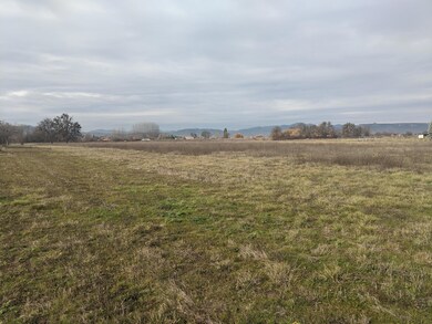 0 Upton Rd unit 220181265, Central Point, OR 97502 - photo 2