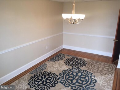 1044 N Dupont St, Wilmington, DE 19805 - photo 3