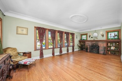 555 S Saylor Ave, Elmhurst, IL 60126 - photo 3