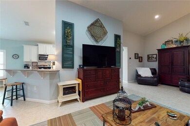 HUGE MAIN LIVING AREA - THIS IS A VERY FLEXIBLE FL