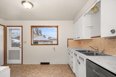 825 E Sanson Ave, Spokane, WA 99207 - photo 7