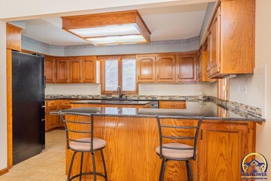 3637 SW Stonybrook Dr, Topeka, KS 66614 - photo 5