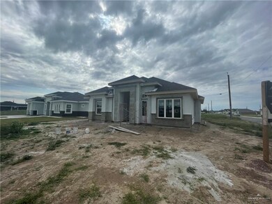 805 Lark Cir, Alamo, TX 78516 - photo 3